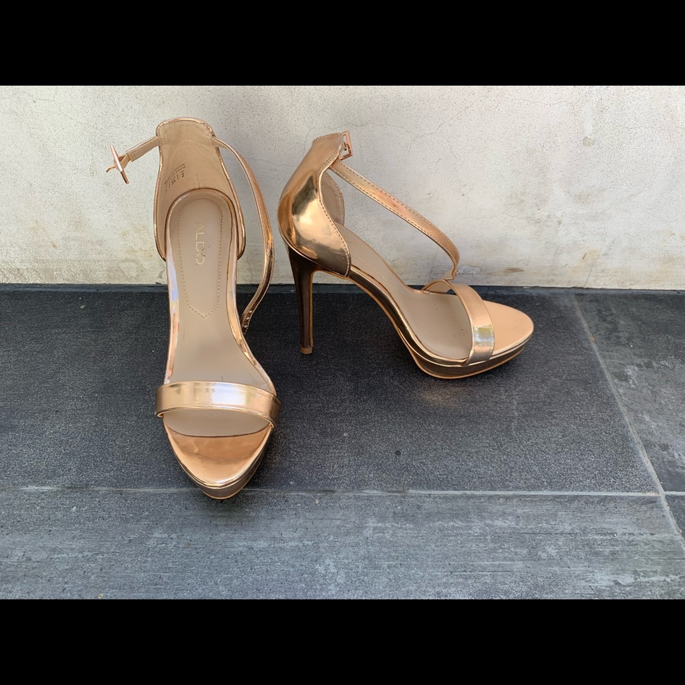 Like new Aldo stilleto rose gold metallic heels